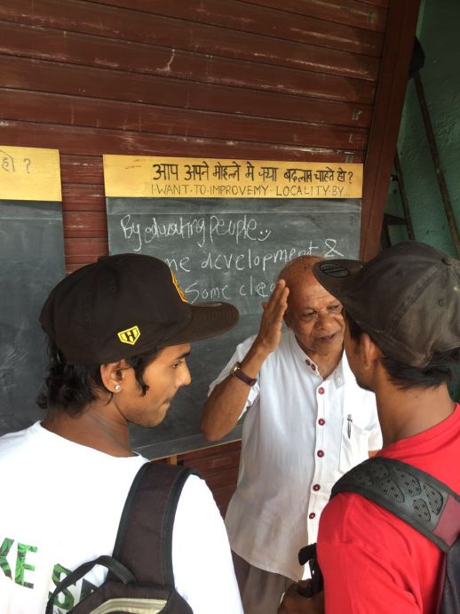Bhau Korde, an urbz advisor, with the final intervention of the group which worked on community organisation and participation