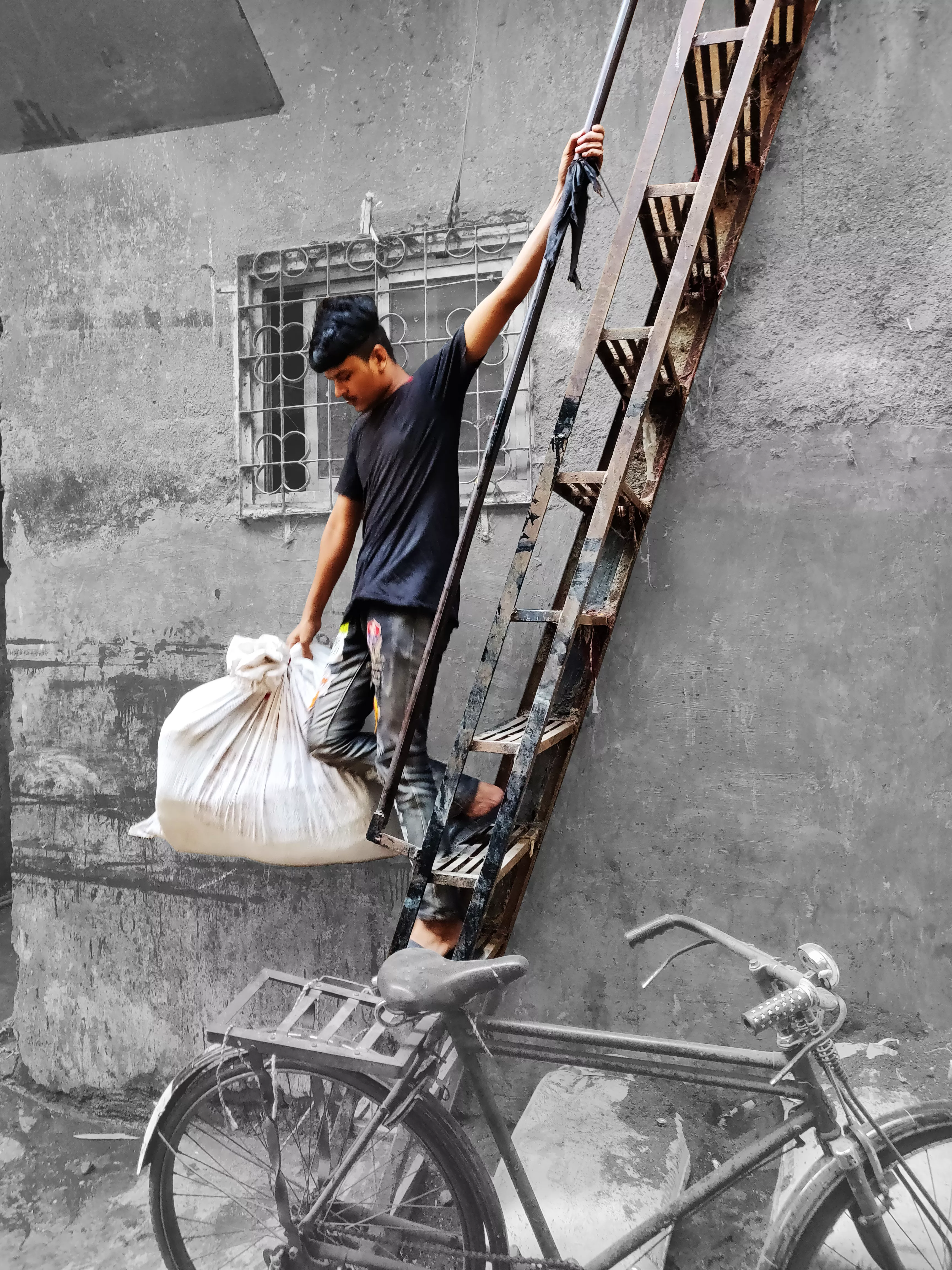  Influx and efflux of raw material and ready products along the staircase